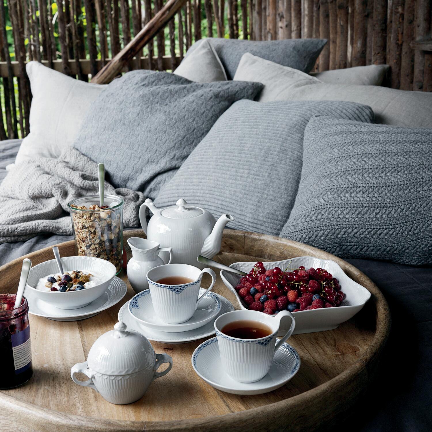 Hvid riflet Halvblonde flødekande - 17 cl.